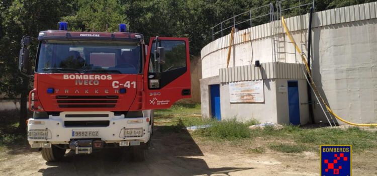 Los bomberos de Teruel suministran agua a Vilafranca