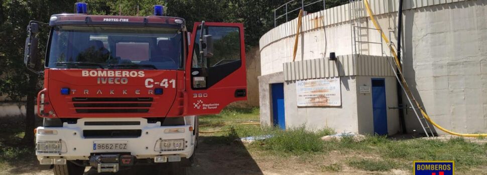 Los bomberos de Teruel suministran agua a Vilafranca