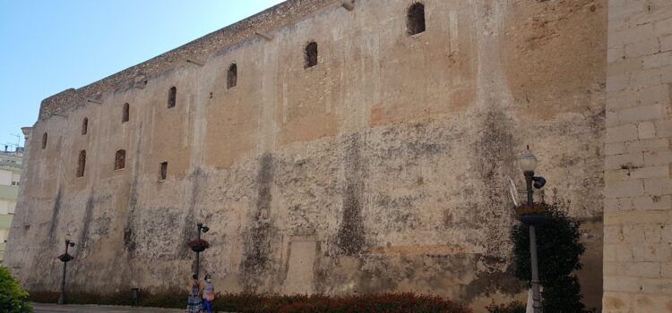La restauración de las pinturas exteriores de la Arciprestal, reivindicada de nuevo por Amics de Vinaròs