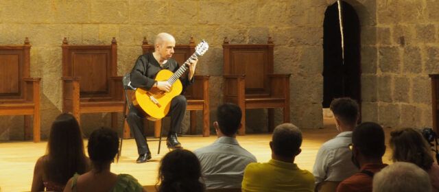 Pedro Navarro, rere Carles Pons, actua en el XVIII Festival Internacional de Guitarra de Hondarribia-Peníscola