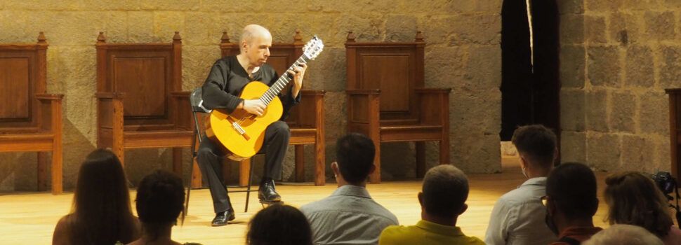 Pedro Navarro, rere Carles Pons, actua en el XVIII Festival Internacional de Guitarra de Hondarribia-Peníscola
