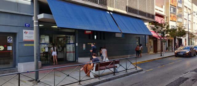 Sanitat instal·la un tendal a l’exterior de l’ambulatori de Vinaròs