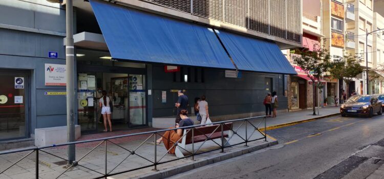Sanitat instal·la un tendal a l’exterior de l’ambulatori de Vinaròs