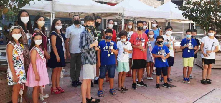 “Escultura efímeras”, ajedrez y fachadas decoradas en un martes de fiestas en Benicarló