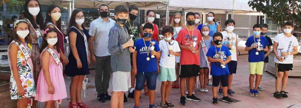 “Escultura efímeras”, ajedrez y fachadas decoradas en un martes de fiestas en Benicarló