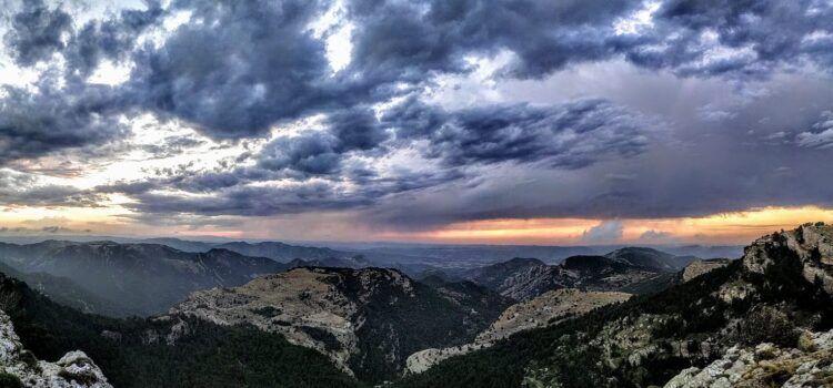 Panoràmiques des de Coratxà i imatges d’un avenc