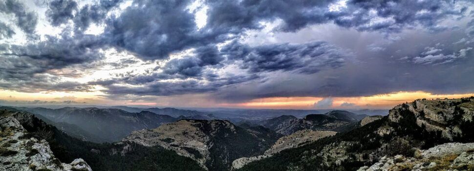 Panoràmiques des de Coratxà i imatges d’un avenc