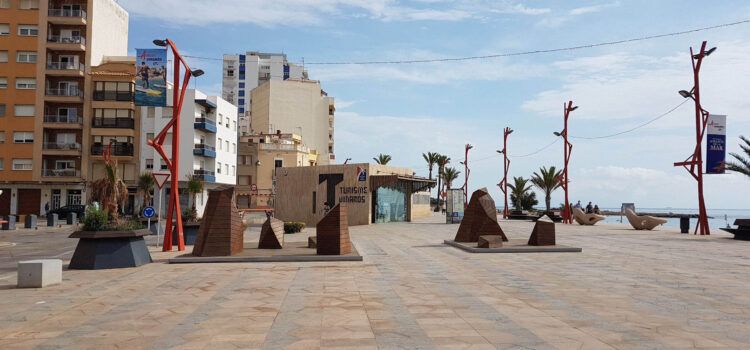 Las atenciones a la Tourist Info de Vinaròs bajan a más de la mitad respecto al verano anterior