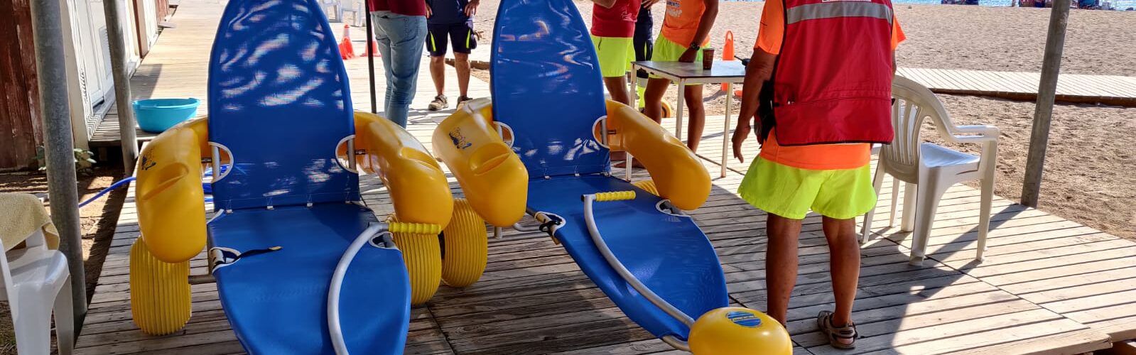 Vinaròs renova les cadires amfíbies i les crosses de les platges
