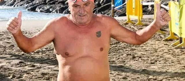 Felip Fonellosa, del CNatació Vinaròs, en la travessia platges d’ Orpesa
