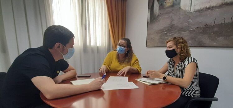 El diputat de Sostenibilitat es reunix amb les alcaldesses de Vilafranca i Benassal per les obres al pou de Llargueres