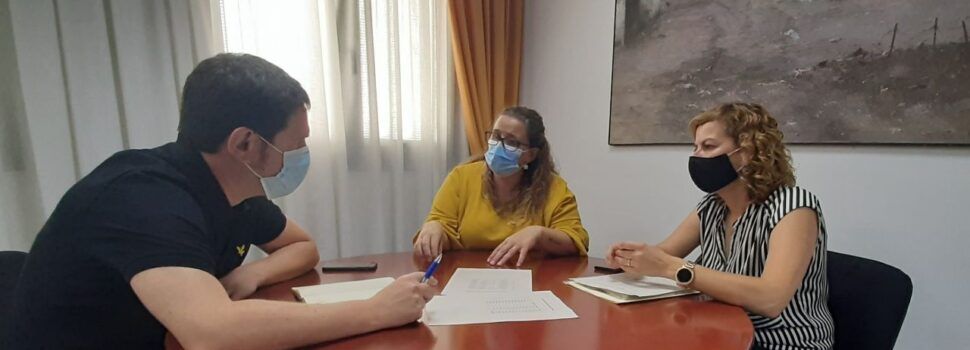 El diputat de Sostenibilitat es reunix amb les alcaldesses de Vilafranca i Benassal per les obres al pou de Llargueres