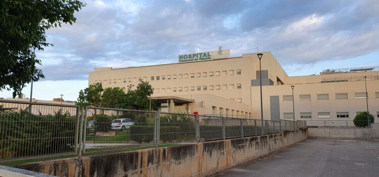 Malestar en el hospital de Vinaròs por los 3 positivos del personal y los ingresos sin hacerles la PCR