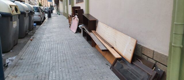 Fotos: acumulació de deixalles al carrer a Vinaròs