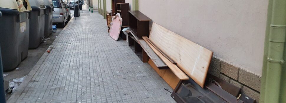 Fotos: acumulació de deixalles al carrer a Vinaròs