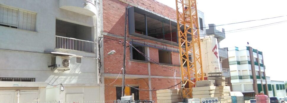 Fotos: el nou Auditori d’Alcanar pren forma
