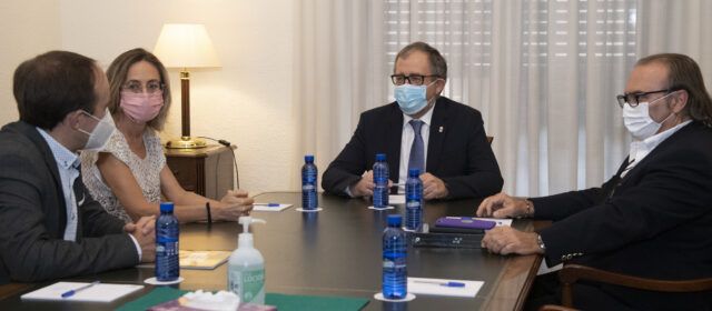 La Diputació i el Col·legi d’Arquitectes aborden la necessitat d’agilitzar la burocràcia urbanística a l’interior provincial