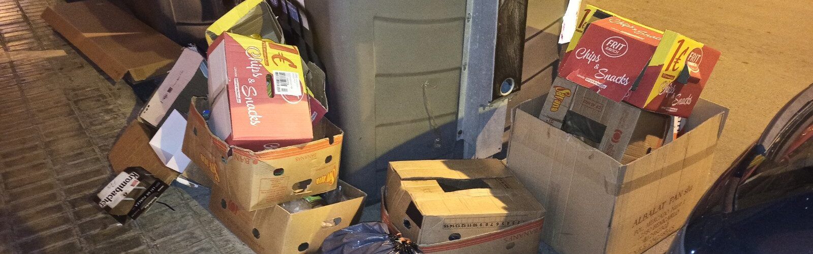 Fotos: Escombraries acumulades als carrers de Benicarló