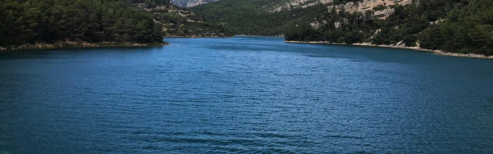 Fotos: el pantà d’Ulldecona, en un diumenge de sol i vent