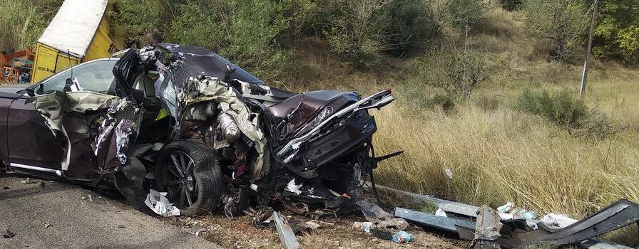 Accident entre un cotxe i un camió a l’AP7, terme d’Ulldecona
