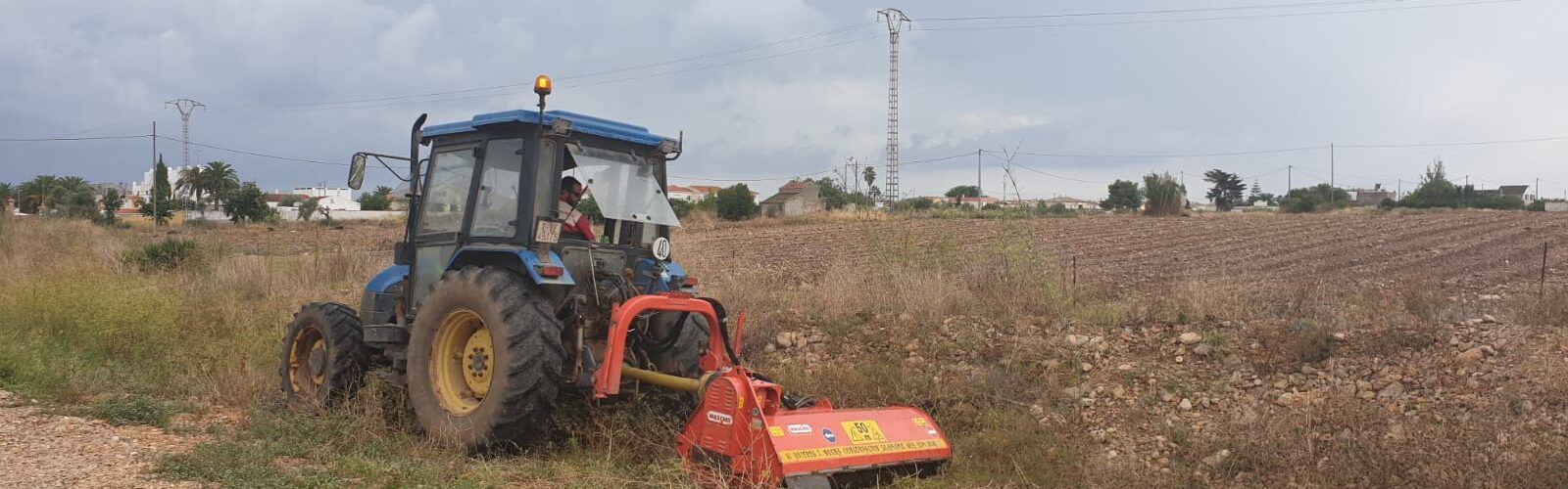L’Ajuntament de Vinaròs executa les feines de neteja i desbrossament de barrancs