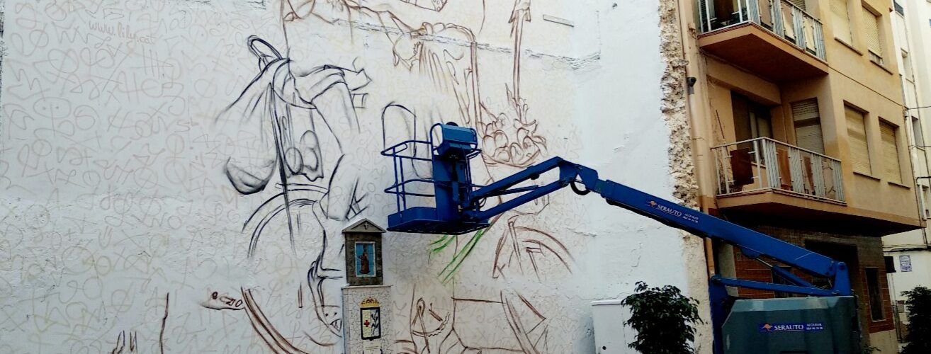 Serveis Socials Benicarló promou la igualtat i la multiculturalitat amb un gran mural al carrer del Riu