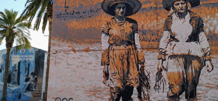 Fotos: La dona pagesa, en un mural a la Ràpita