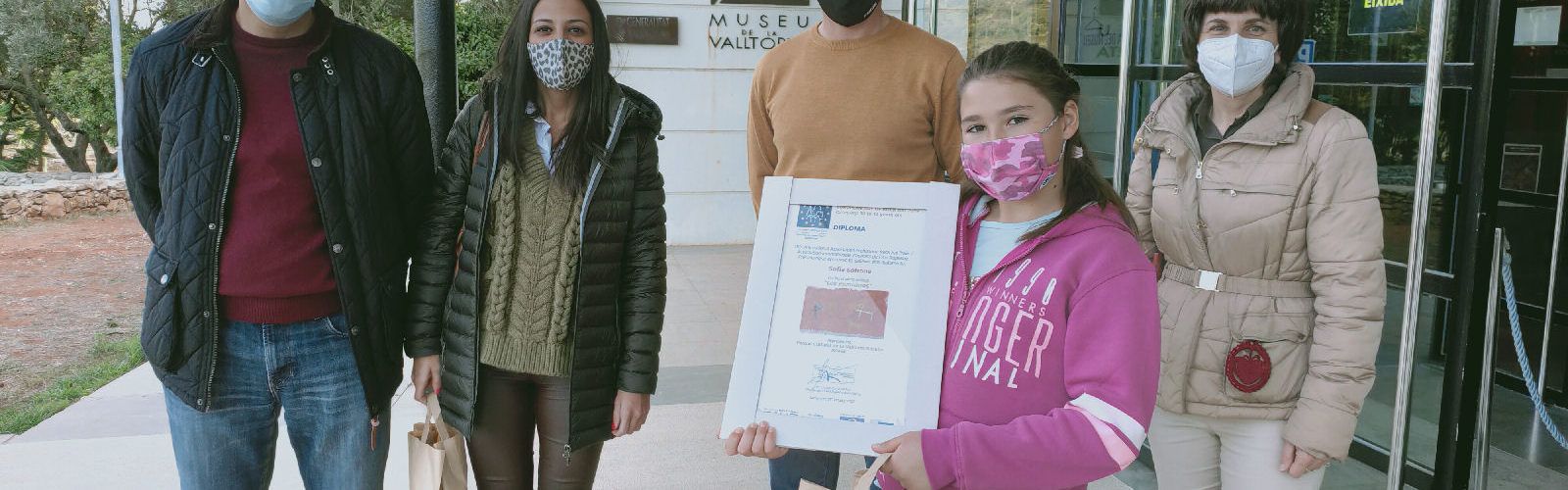 El Museu de la Valltorta lliura el premi a una alumna del CRA Aiguaneu