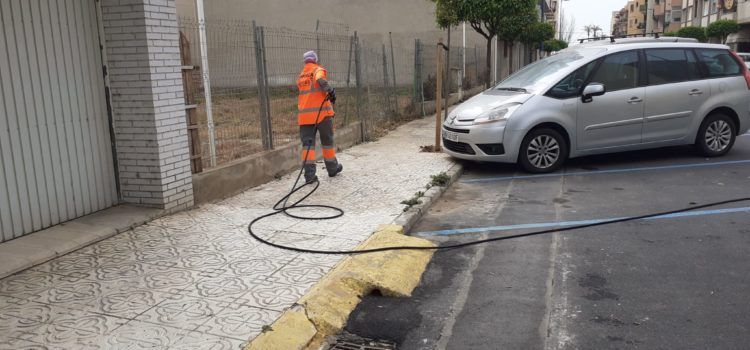 Peníscola suma ja quasi 4000 hores de treballs de desinfecció de vials i edificis públics des del mes de març