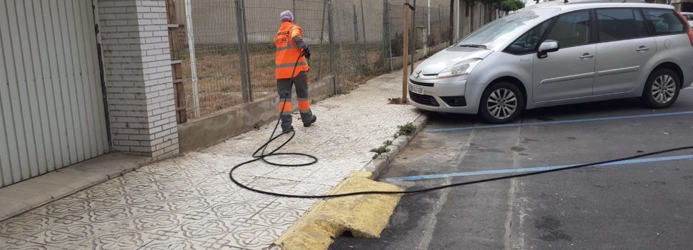 Peníscola suma ja quasi 4000 hores de treballs de desinfecció de vials i edificis públics des del mes de març