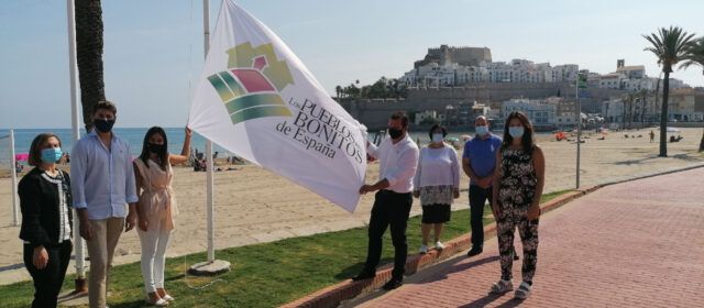 Peníscola celebra el Dia Nacional dels Pobles més Bonics d’Espanya amb la hissada de la bandera acreditativa