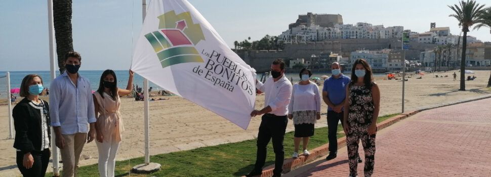 Peníscola celebra el Dia Nacional dels Pobles més Bonics d’Espanya amb la hissada de la bandera acreditativa