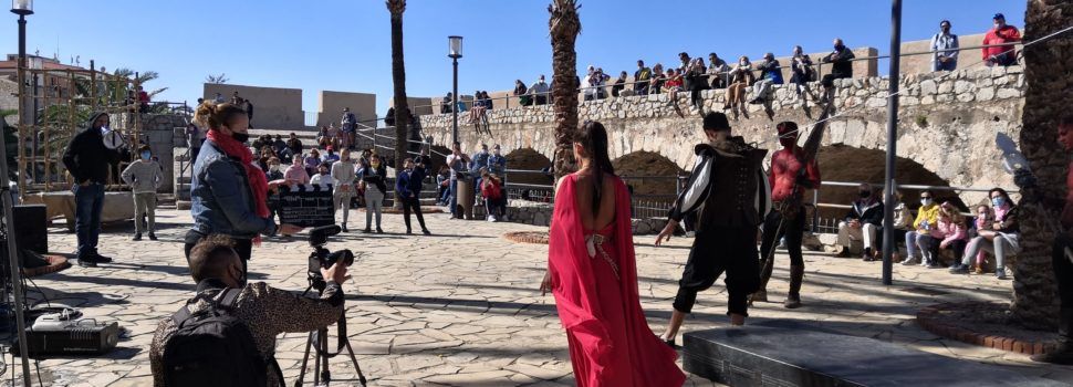 Los visitantes y turistas se convierten en actores por un día este puente en Peñíscola