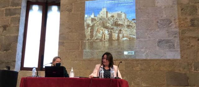Peníscola descobreix els detalls de la rehabilitació del castell en una conferència de Pepa Balaguer