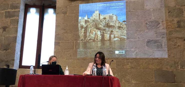 Peníscola descobreix els detalls de la rehabilitació del castell en una conferència de Pepa Balaguer