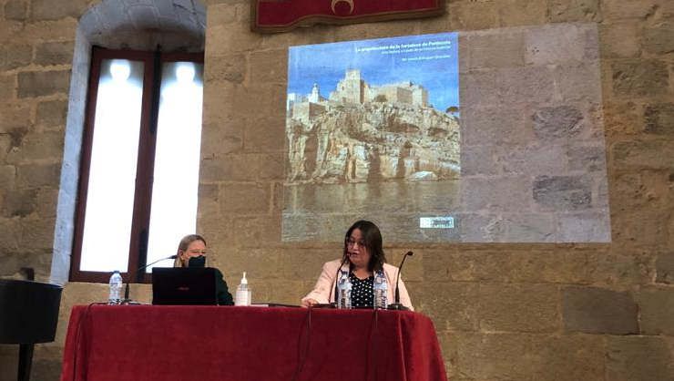 Peníscola descobreix els detalls de la rehabilitació del castell en una conferència de Pepa Balaguer