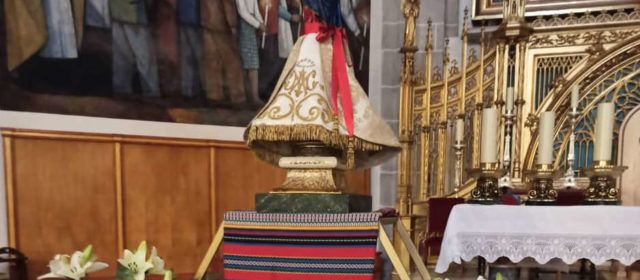 Fotos: Altar per al Pilar a Vinaròs
