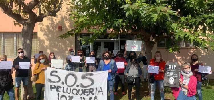 Peluqueros de Vinaròs piden ante Hacienda la bajada del IVA