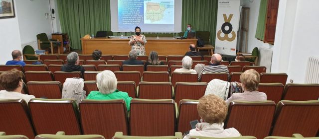 21 alumnes de Vilafranca emprenen el curs de l’UJI per a majors sense desplaçaments