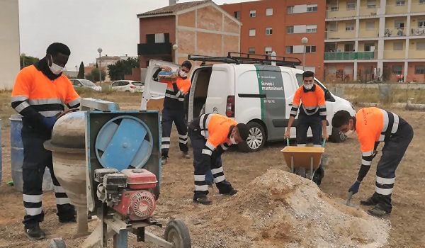 5 joves tutelats i extutelats comencen a treballar a la Brigada Municipals d’Amposta dins el programa Treball i Formació