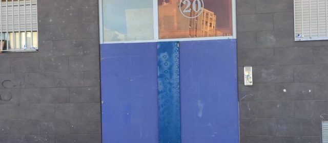 La Policia Local de Benicarló tanca un edifici desocupat per motius de salubritat