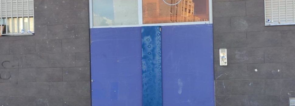 La Policia Local de Benicarló tanca un edifici desocupat per motius de salubritat