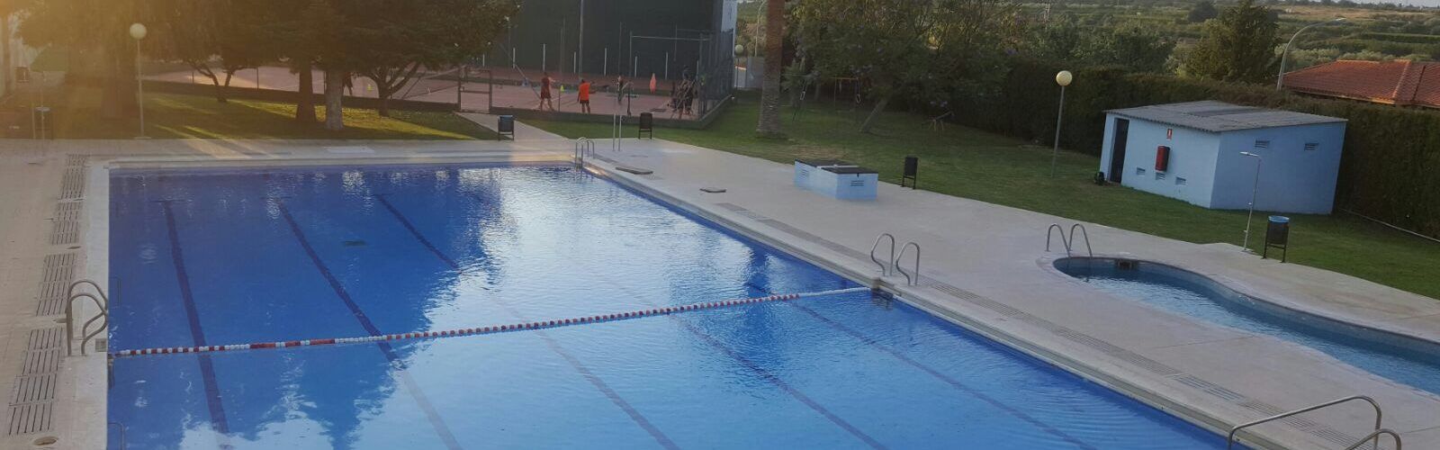 El ple de Càlig aprova la dotació de fons per a rehabilitar la piscina municipal