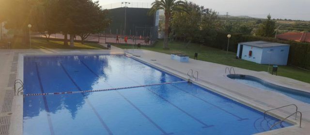 El ple de Càlig aprova la dotació de fons per a rehabilitar la piscina municipal