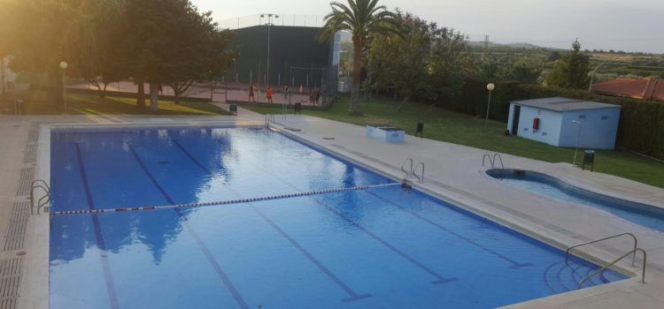 El ple de Càlig aprova la dotació de fons per a rehabilitar la piscina municipal