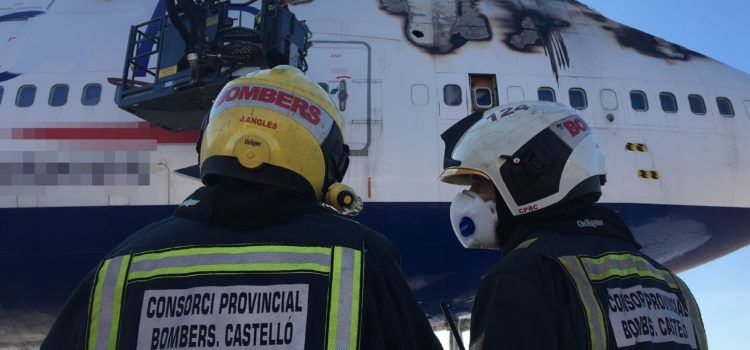Vídeo y fotos: incendio en el aeropuerto de Castelló