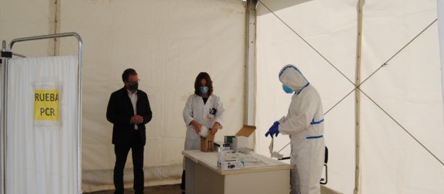 Alcalà-Alcossebre instal·la sis carpes per a augmentar l’espai útil en els centres de salut d’Alcalà i Alcossebre