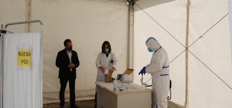 Alcalà-Alcossebre instal·la sis carpes per a augmentar l’espai útil en els centres de salut d’Alcalà i Alcossebre