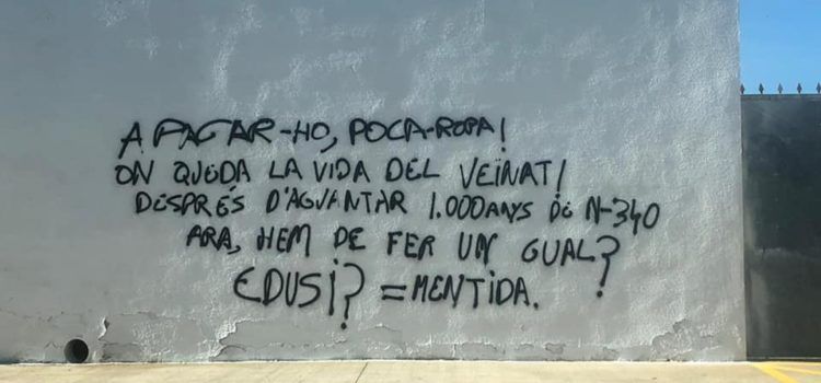 L’alcaldessa de Benicarló demana col·laboració ciutadana per identificar els autors de pintades vandàliques