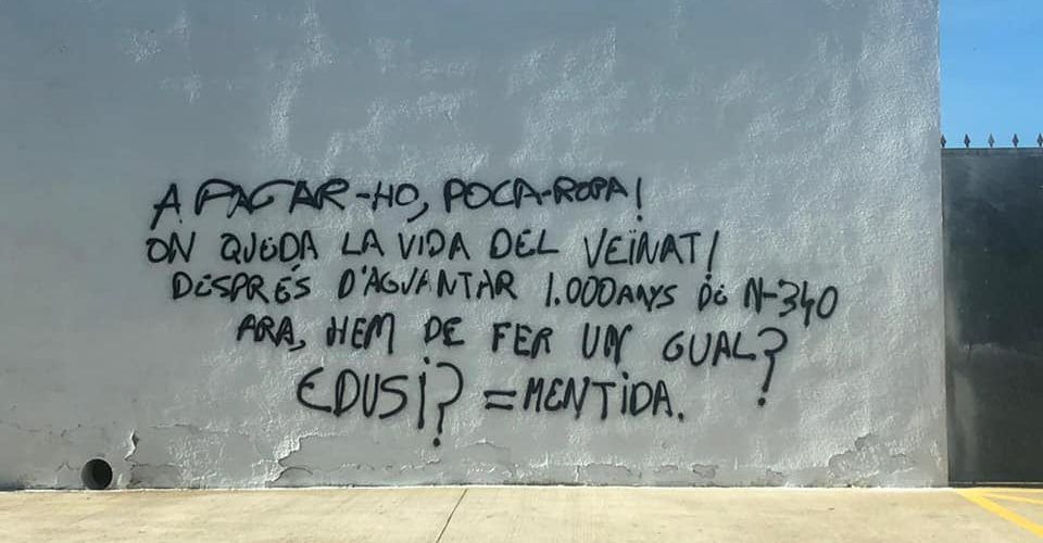 L’alcaldessa de Benicarló demana col·laboració ciutadana per identificar els autors de pintades vandàliques